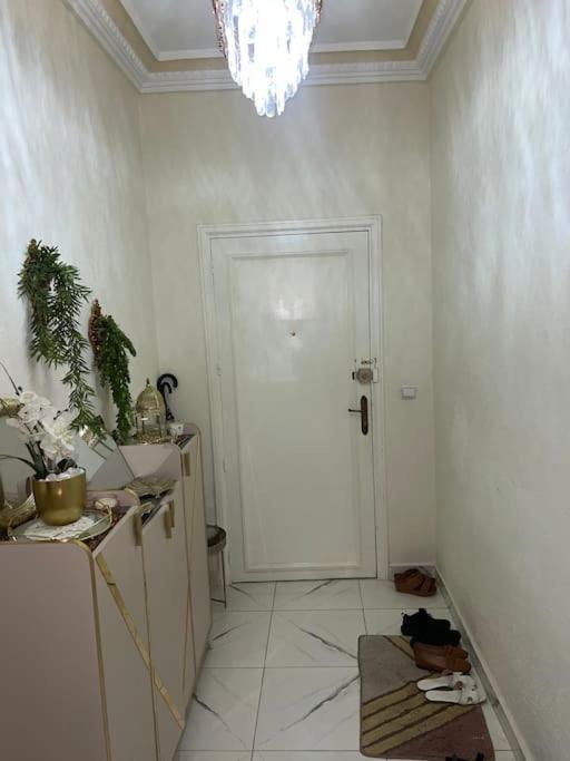 Appartement Centre 600M Plage Tangier Bagian luar foto